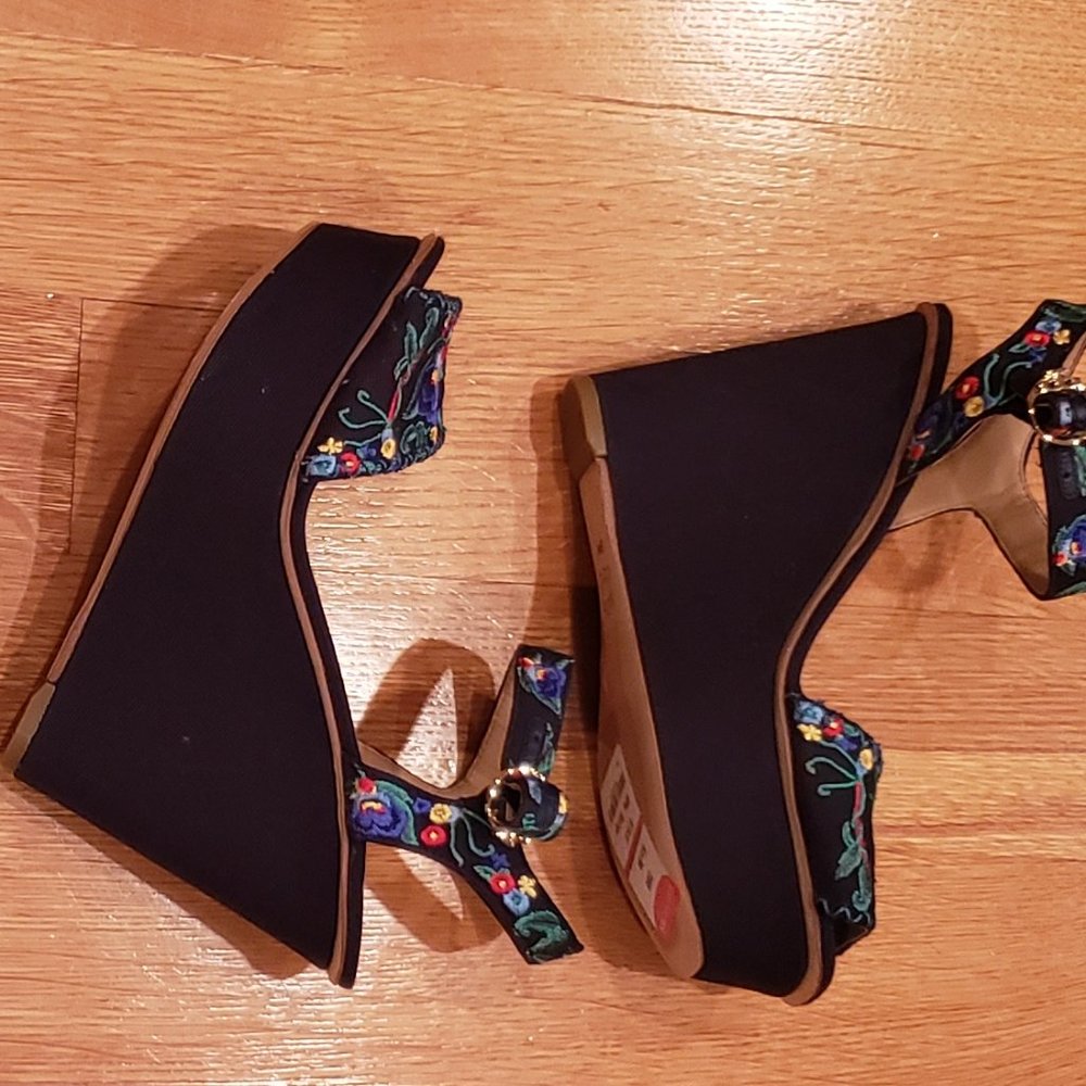 Tory Burch Black Embroidered Floral Ankle-Strap Sandals - Picture 4 of 7